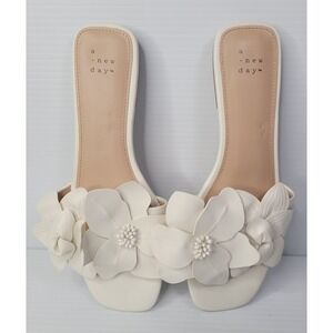 A New Day Sandals Womens 8 Floral Accent Casual Slip On Flat Slide White Wedding
